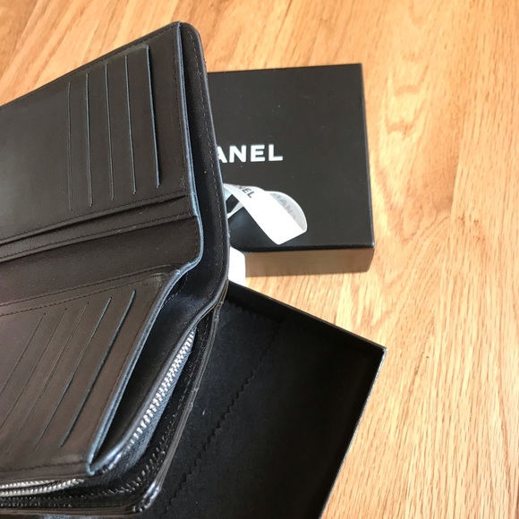Chanel patent wallet - Picture 6 of 7
